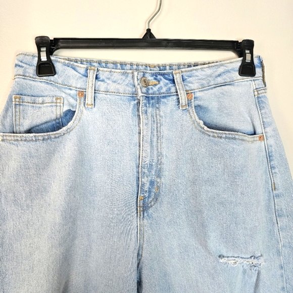 High Rise Baggy Jeans Raw Hem Distressed Destroyed Light Wash Size 8/29R - Picture 3 of 9